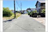 前面約6ｍ幅の道路に面しており、通行や駐車の際に余裕がある広さです。運転が苦手な方でもラクラク！