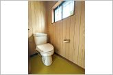 トイレも窓があるため換気も出来て空気がすっきり！
