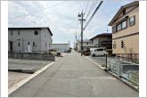 前面道路が5.3ｍと広いので運転が苦手な方にも安心です