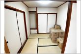 【和室4.5帖】収納の付いた和室。座布団やお布団なども仕舞っておけますね。
