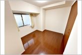 【洋室6.3帖】お子様の一人部屋に最適な居室です。クローゼット付きで自然とお片付けできる環境に！