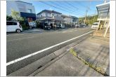 前面道路：北側約8ｍ幅。通行や駐車の際に余裕がある広さです。運転が苦手な方でもラクラク！