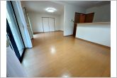 水回りがキッチン周辺に集約された間取りは、毎日の家事の効率アップに効果てき面！