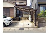 2台駐車可能なカースペース。目の前が駐車場だと雨の日も大量にお買い物をした時も便利