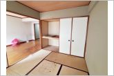 【和室6帖】リビングと続き間の和室。普段はオープンに、来客時は客間として活用でき便利