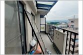 【バルコニー】２部屋からアクセスできるバルコニー。家族分の洗濯物もたっぷり干せます。日当たりも良好です！