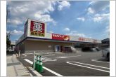 ツルハドラッグストア刈谷一ツ木店（80m）ツルハドラッグストア刈谷一ツ木店の西側からの全景です。