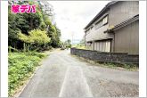前面道路：北側約4.5ｍ幅。前面道路は車通り少ないのでお子様も安心して暮らせる環境です