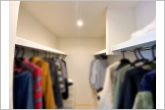 【ウォークインクローゼット】WICは洋服、帽子、バッグなど全て収納可能！お部屋がスッキリ整理整頓できます！