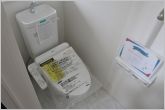 【トイレ】（新築時）各フロア1カ所ずつシャワー機能付トイレを設置しており、忙しい朝の混雑も解消！