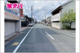 前面約9ｍ幅の道路に面しており、通行や駐車の際に余裕がある広さです。運転が苦手な方でもラクラク！