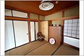 【和室】収納の付いた和室。座布団やお布団なども仕舞っておけますね。