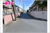 静かな住宅街で、車の出入りもスムーズです。