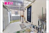 勝手口から直接アクセスでき、雨の日も濡れずに出入りできます