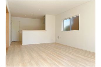 【施工例】温かみのあるナチュラルテイストのLDK。ダイニングセットを置いてもゆとりがあります！