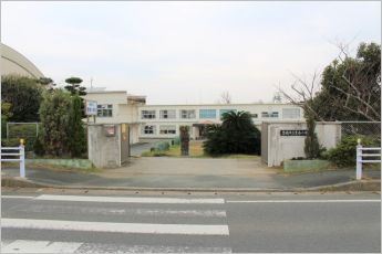 豊南小学校（1740m）