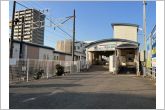 名鉄河和線南加木屋駅（1160m）名鉄河和線南加木屋駅の南側からの全景です。