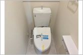 【トイレ（写真は新築時）】各フロア1カ所ずつシャワー機能付トイレを設置しており、忙しい朝の混雑も解消！