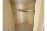 【ウォークインクローゼット（写真は新築時）】WICは洋服、帽子、バッグなど全て収納可能！お部屋がスッキリ整理整頓できます！