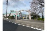 常安小学校（560m）常安小学校の正門の全景です。