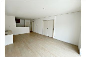 【施工例】温かみのあるナチュラルテイストのLDK。ダイニングセットを置いてもゆとりがあります！