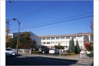 美山小学校（500m）