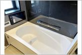 【浴室】足がしっかりと伸ばせる快適な空間でリラクゼーション。一日の疲れをリフレッシュ！