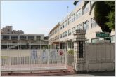 八町小学校（420m）