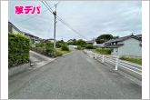 前面道路はゆとりの7ｍ!車通りが少なく、駐車が苦手な方でも安心の道路幅です