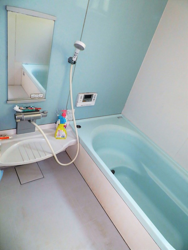 エコベンチ浴槽を採用!快適な半身浴のためのベンチスペースは節水にも効果を発揮します