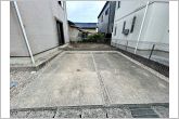 駐車スペースは２台分を確保！並列駐車が可能で車の出し入れもしやすく、運転の苦手な方にも安心です