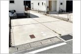 駐車スペースは２台分を確保！並列駐車が可能で車の出し入れもしやすく、運転の苦手な方にも安心です