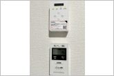 主に発電量や売電・買電状況の確認、停電時の自立運転への切り替え、エコキュート等の他機器との連携操作に使用します。