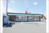 ファミリーマート豊川小坂井町店（900m）