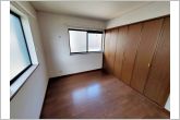 【洋室6.5帖】お子様の一人部屋に最適な居室です。クローゼット付きで自然とお片付けできる環境に！