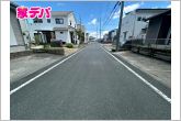 静かな住宅街で、車の出入りもスムーズです。