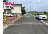前面約7.8ｍ幅の道路に面しており、通行や駐車の際に余裕がある広さです。運転が苦手な方でもラクラク！