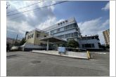 藤田外科（330m）藤田外科の南側からの全景です。