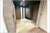 【和室】リビングとつながる和室は来客時の使用や、ちょっと疲れた時にお昼寝できるのも嬉しいですね！