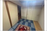 【和室】押し入れ付きの落ち着いた空間の和室。リビングと続き間となっているので、普段はオープンに、来客時は客間として活用でき便利