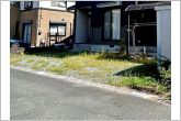 広々3台以上駐車可能なカースペースを確保！ご家族それぞれがお車をお持ちの場合はもちろん、お友達やご親族が遊びに来た際にも困りません。来客時にも安心してお迎えできる、ゆとりのある駐車スペースです。