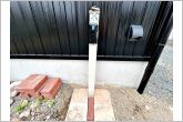 玄関横には立水栓が設置されています！お庭の水撒き、洗車、お掃除、お子様の水遊びなど便利です！