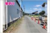 静かな住宅街で車通りも比較的少なく、毎日の車の出し入れもスムーズ。駐車や切り返しもしやすく、ゆとりを持って運転できるので、毎日快適にお使いいただけます。