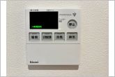 【浴室乾燥暖房機】浴室内で洗濯物の乾燥ができるため、天候に左右されずに室内干しが行えます。雨の日や花粉の時期でも洗濯物を干せるため、洗濯物が溜まる心配がありません！