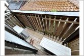 【バルコニー】陽当たりの良いバルコニーで、晴れた日には洗濯物も気持ちよく乾きます。日中は明るい日差しが差し込み、外干しに使いやすいスペースです。
