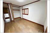 【洋室約6帖】お子様の一人部屋として使いやすい広さの居室で、成長に合わせて長くご利用いただけます。クローゼット付きで収納もしやすく、自然とお片付けの習慣が身につきやすい環境です！