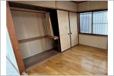 全居室に収納が備わっており、衣類や雑貨、お子様のおもちゃなどもしっかり整理できます。各部屋をすっきりと使いやすく、生活スペースを有効に活用できます！
