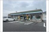 ファミリーマート一色町前野店（550m）ファミリーマート一色町前野店の南側からの全景です。