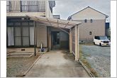 屋根付きカースペースで大切な車を雨から守れます。