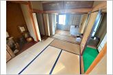 収納の付いた和室。座布団やお布団なども仕舞っておけますね。